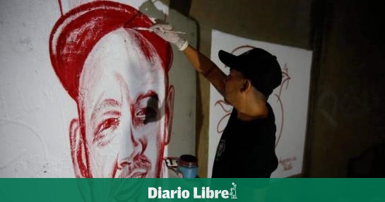 Realizan mural con la sangre donadas por cinco jóvenes